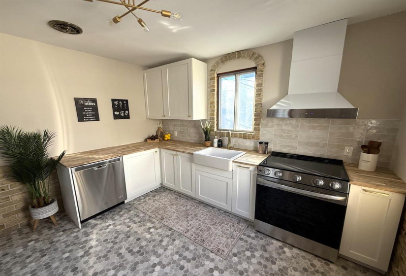 1186 Burrows, 3 Bedrooms Bedrooms, 11 Rooms Rooms,2 BathroomsBathrooms,Residential,For Sale,Burrows