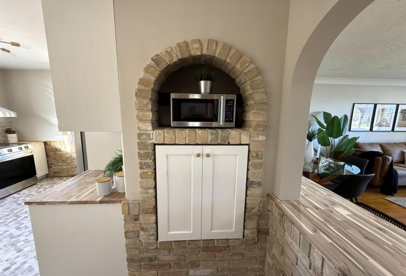 1186 Burrows, 3 Bedrooms Bedrooms, 11 Rooms Rooms,2 BathroomsBathrooms,Residential,For Sale,Burrows