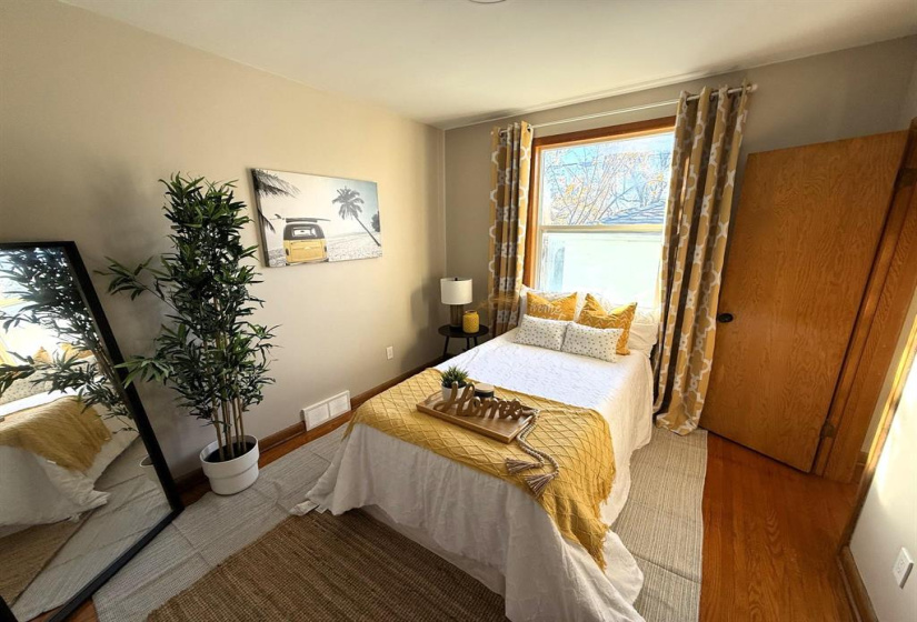 1186 Burrows, 3 Bedrooms Bedrooms, 11 Rooms Rooms,2 BathroomsBathrooms,Residential,For Sale,Burrows