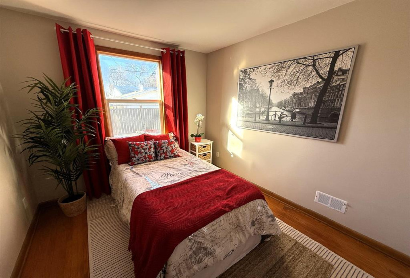 1186 Burrows, 3 Bedrooms Bedrooms, 11 Rooms Rooms,2 BathroomsBathrooms,Residential,For Sale,Burrows