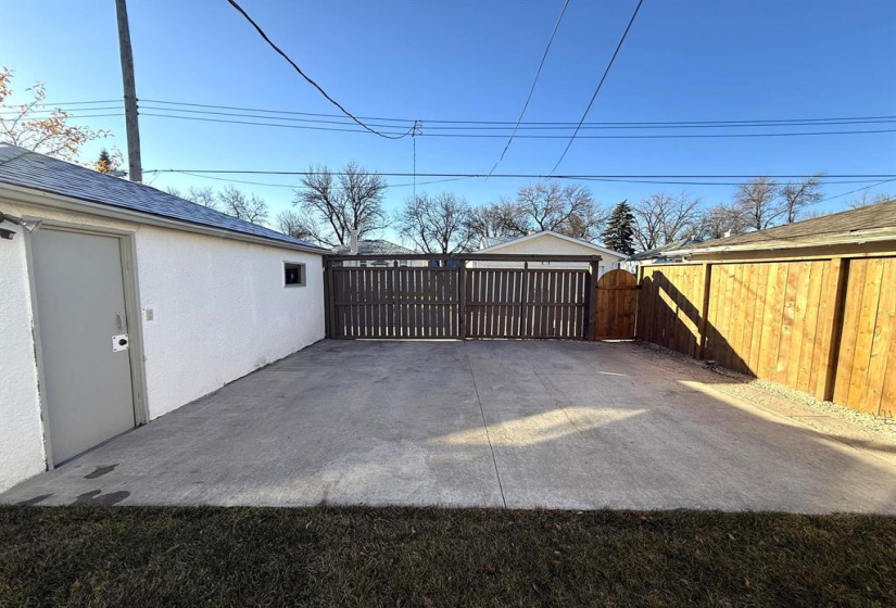 1186 Burrows, 3 Bedrooms Bedrooms, 11 Rooms Rooms,2 BathroomsBathrooms,Residential,For Sale,Burrows