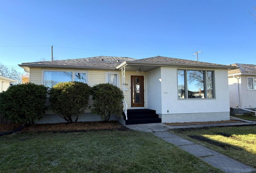 1186 Burrows, 3 Bedrooms Bedrooms, 11 Rooms Rooms,2 BathroomsBathrooms,Residential,For Sale,Burrows