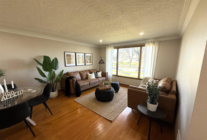 1186 Burrows, 3 Bedrooms Bedrooms, 11 Rooms Rooms,2 BathroomsBathrooms,Residential,For Sale,Burrows