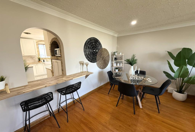 1186 Burrows, 3 Bedrooms Bedrooms, 11 Rooms Rooms,2 BathroomsBathrooms,Residential,For Sale,Burrows