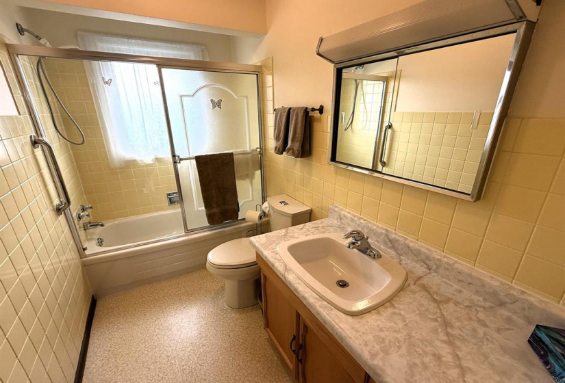 2666 Ness, 3 Bedrooms Bedrooms, 11 Rooms Rooms,2 BathroomsBathrooms,Residential,For Sale,Ness