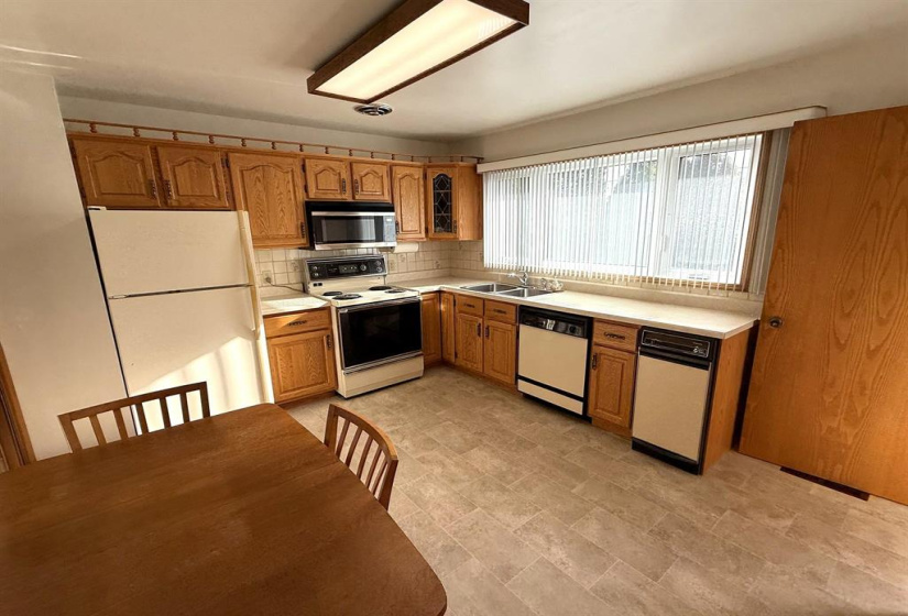 2666 Ness, 3 Bedrooms Bedrooms, 11 Rooms Rooms,2 BathroomsBathrooms,Residential,For Sale,Ness