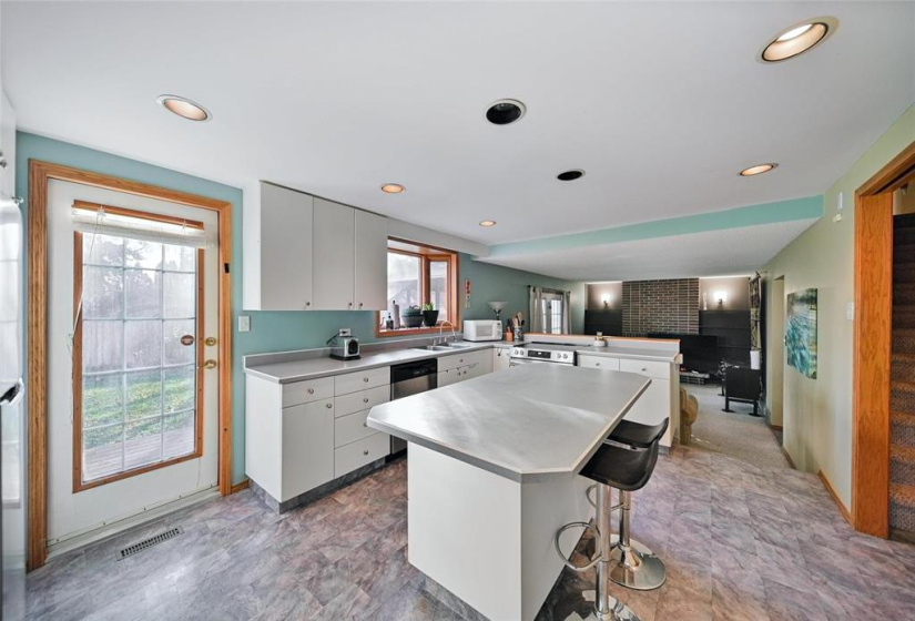 10 Whitehaven, 4 Bedrooms Bedrooms, 13 Rooms Rooms,2 BathroomsBathrooms,Residential,For Sale,Whitehaven