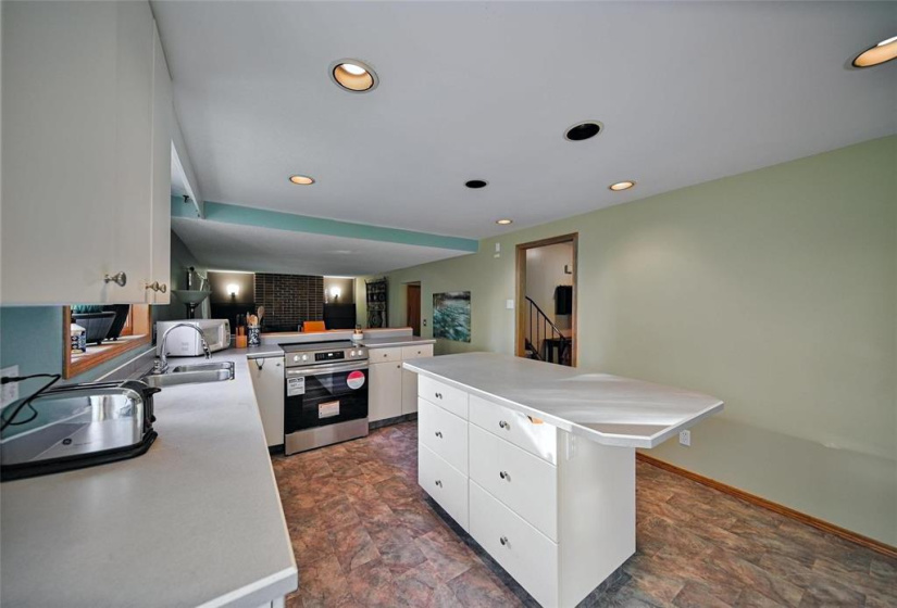 10 Whitehaven, 4 Bedrooms Bedrooms, 13 Rooms Rooms,2 BathroomsBathrooms,Residential,For Sale,Whitehaven