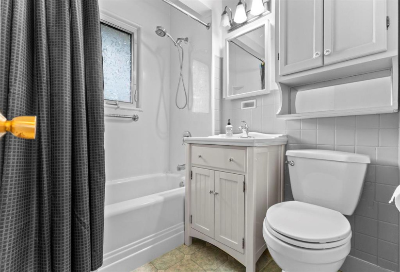 876 Cathedral, 2 Bedrooms Bedrooms, 7 Rooms Rooms,1 BathroomBathrooms,Residential,For Sale,Cathedral