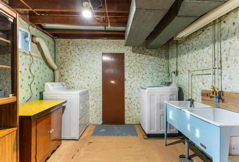 876 Cathedral, 2 Bedrooms Bedrooms, 7 Rooms Rooms,1 BathroomBathrooms,Residential,For Sale,Cathedral