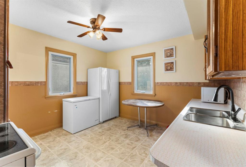 876 Cathedral, 2 Bedrooms Bedrooms, 7 Rooms Rooms,1 BathroomBathrooms,Residential,For Sale,Cathedral