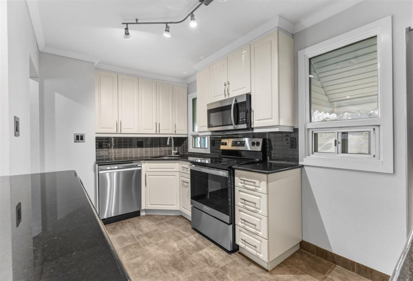 421 Marjorie, 2 Bedrooms Bedrooms, 6 Rooms Rooms,1 BathroomBathrooms,Residential,For Sale,Marjorie