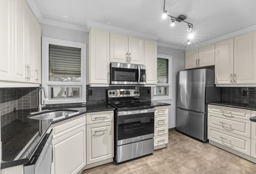 421 Marjorie, 2 Bedrooms Bedrooms, 6 Rooms Rooms,1 BathroomBathrooms,Residential,For Sale,Marjorie