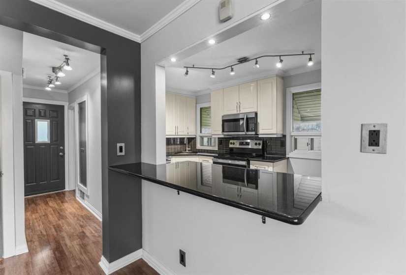 421 Marjorie, 2 Bedrooms Bedrooms, 6 Rooms Rooms,1 BathroomBathrooms,Residential,For Sale,Marjorie