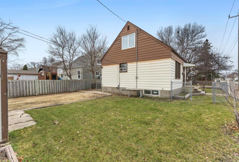 421 Marjorie, 2 Bedrooms Bedrooms, 6 Rooms Rooms,1 BathroomBathrooms,Residential,For Sale,Marjorie