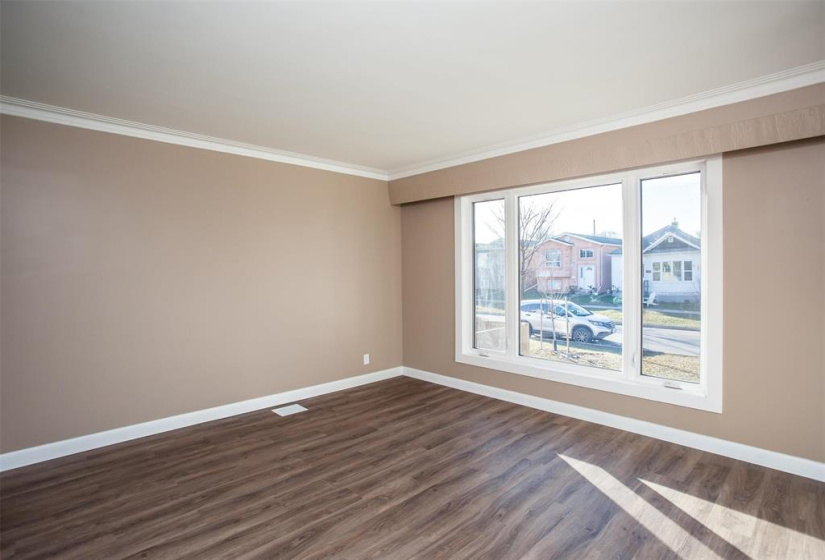 595 Bannerman, 2 Bedrooms Bedrooms, 6 Rooms Rooms,1 BathroomBathrooms,Residential,For Sale,Bannerman