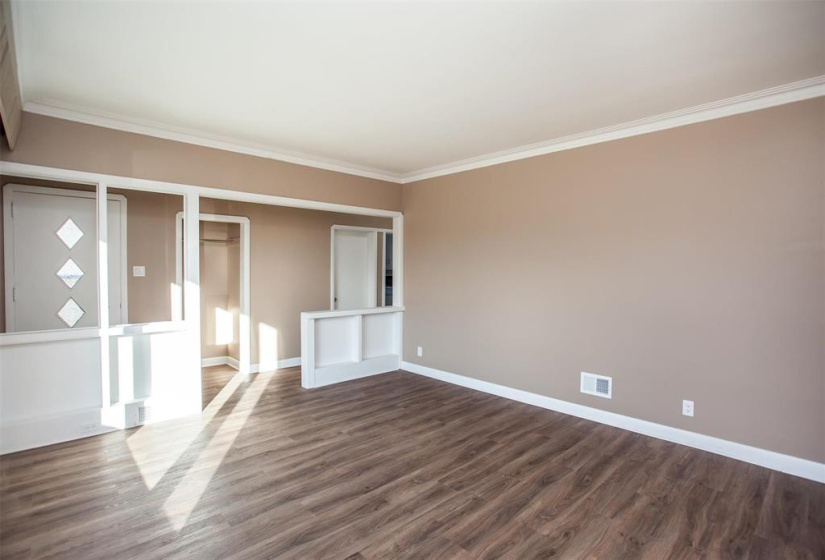 595 Bannerman, 2 Bedrooms Bedrooms, 6 Rooms Rooms,1 BathroomBathrooms,Residential,For Sale,Bannerman