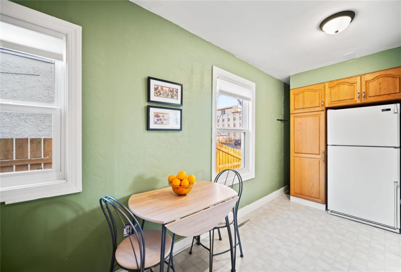 727 Weatherdon, 3 Bedrooms Bedrooms, 7 Rooms Rooms,1 BathroomBathrooms,Residential,For Sale,Weatherdon