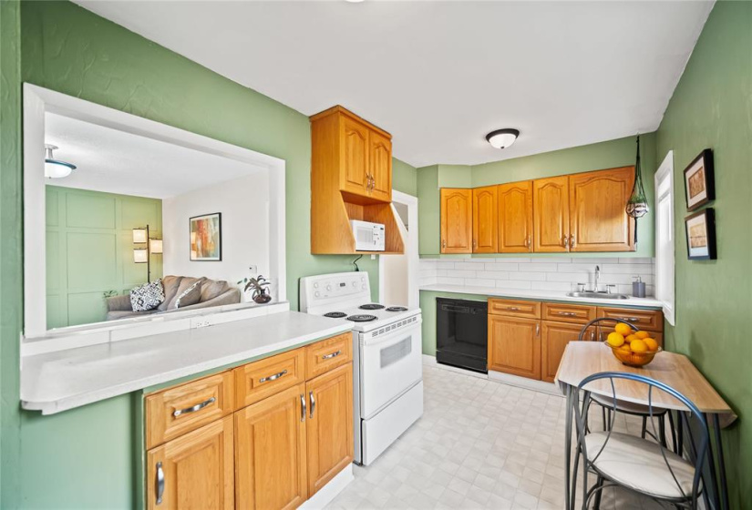 727 Weatherdon, 3 Bedrooms Bedrooms, 7 Rooms Rooms,1 BathroomBathrooms,Residential,For Sale,Weatherdon