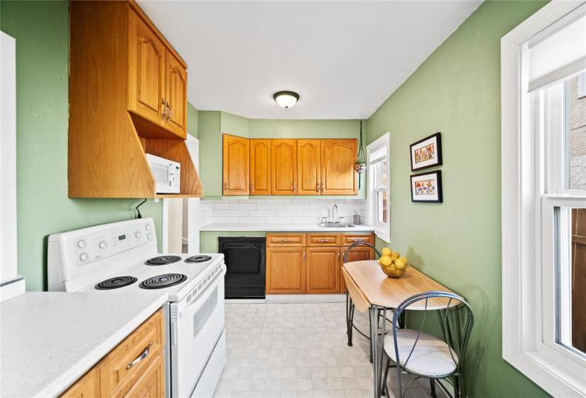 727 Weatherdon, 3 Bedrooms Bedrooms, 7 Rooms Rooms,1 BathroomBathrooms,Residential,For Sale,Weatherdon