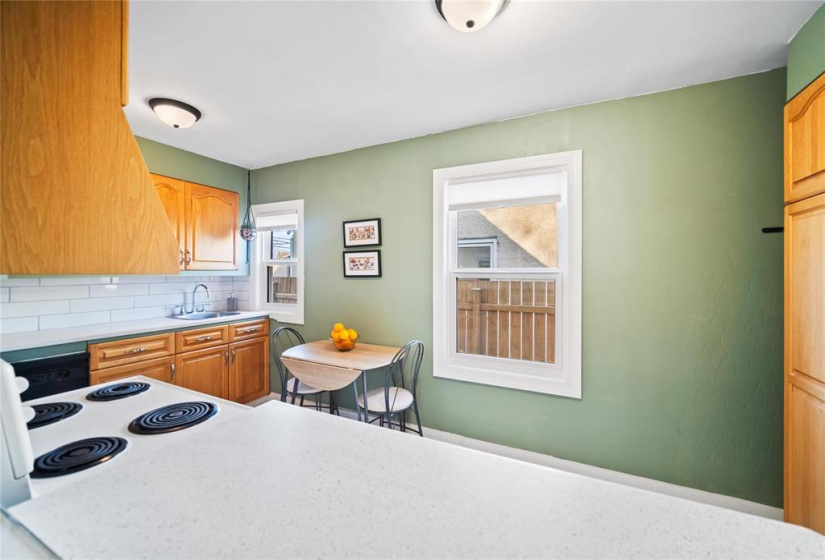 727 Weatherdon, 3 Bedrooms Bedrooms, 7 Rooms Rooms,1 BathroomBathrooms,Residential,For Sale,Weatherdon