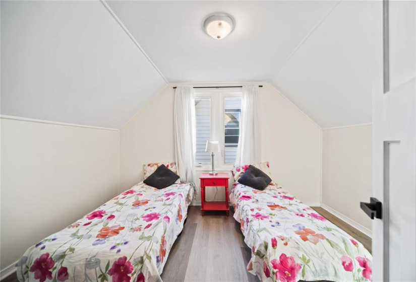 727 Weatherdon, 3 Bedrooms Bedrooms, 7 Rooms Rooms,1 BathroomBathrooms,Residential,For Sale,Weatherdon