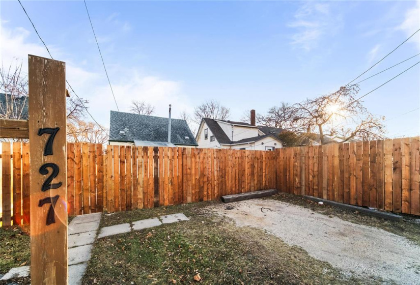 727 Weatherdon, 3 Bedrooms Bedrooms, 7 Rooms Rooms,1 BathroomBathrooms,Residential,For Sale,Weatherdon