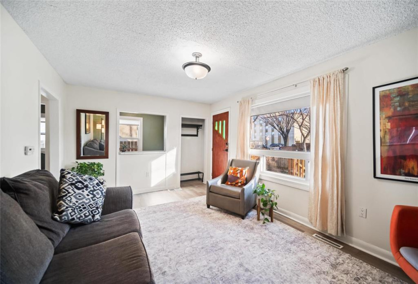 727 Weatherdon, 3 Bedrooms Bedrooms, 7 Rooms Rooms,1 BathroomBathrooms,Residential,For Sale,Weatherdon