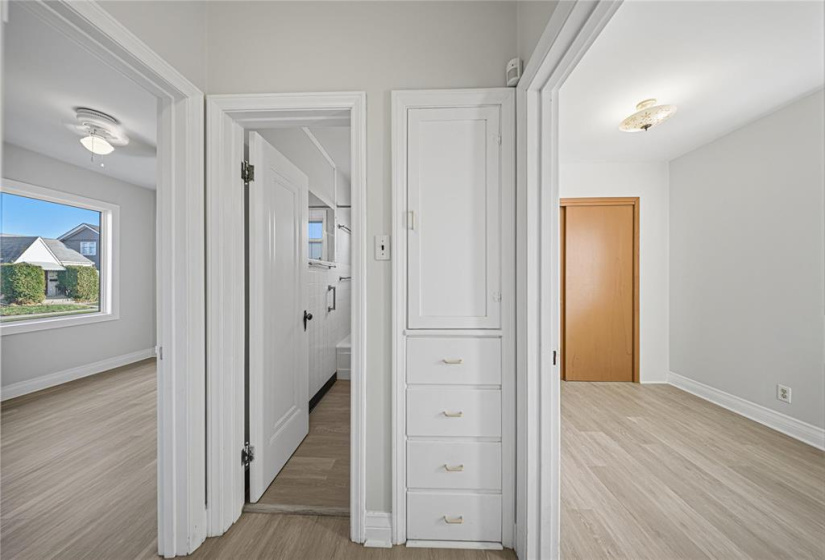 966 Minto, 4 Bedrooms Bedrooms, 11 Rooms Rooms,1 BathroomBathrooms,Residential,For Sale,Minto