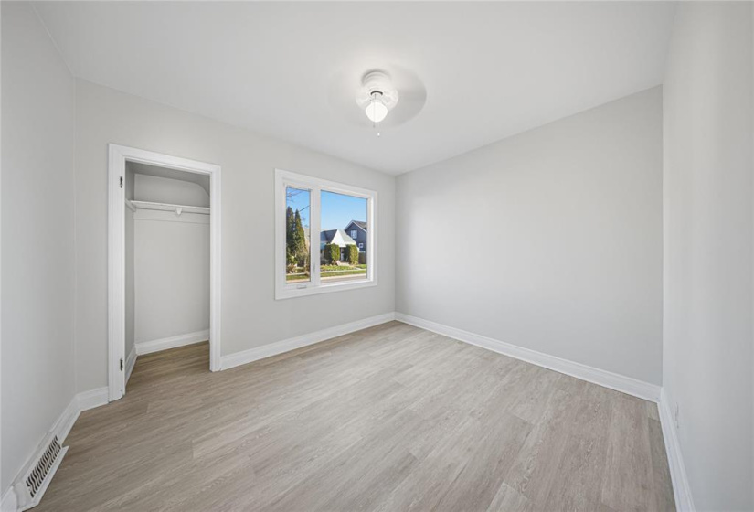 966 Minto, 4 Bedrooms Bedrooms, 11 Rooms Rooms,1 BathroomBathrooms,Residential,For Sale,Minto