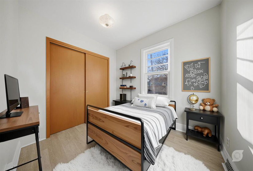 966 Minto, 4 Bedrooms Bedrooms, 11 Rooms Rooms,1 BathroomBathrooms,Residential,For Sale,Minto