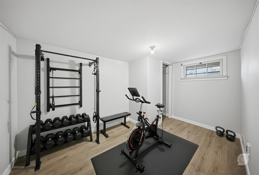 966 Minto, 4 Bedrooms Bedrooms, 11 Rooms Rooms,1 BathroomBathrooms,Residential,For Sale,Minto