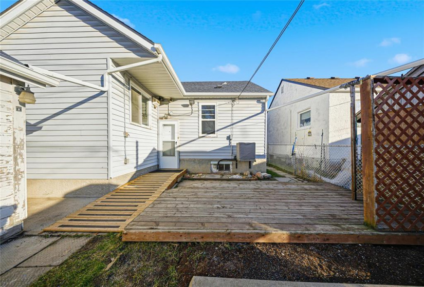 966 Minto, 4 Bedrooms Bedrooms, 11 Rooms Rooms,1 BathroomBathrooms,Residential,For Sale,Minto