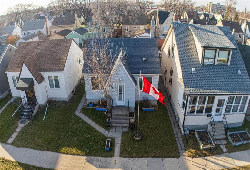 966 Minto, 4 Bedrooms Bedrooms, 11 Rooms Rooms,1 BathroomBathrooms,Residential,For Sale,Minto