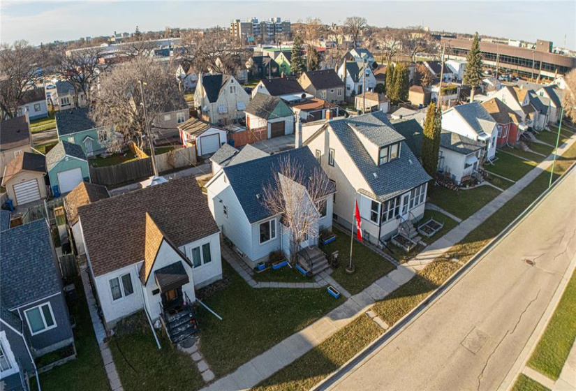 966 Minto, 4 Bedrooms Bedrooms, 11 Rooms Rooms,1 BathroomBathrooms,Residential,For Sale,Minto