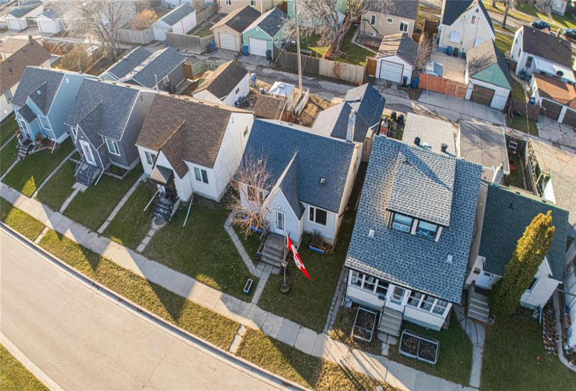 966 Minto, 4 Bedrooms Bedrooms, 11 Rooms Rooms,1 BathroomBathrooms,Residential,For Sale,Minto