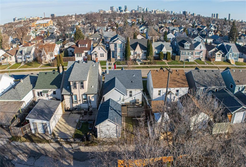 966 Minto, 4 Bedrooms Bedrooms, 11 Rooms Rooms,1 BathroomBathrooms,Residential,For Sale,Minto