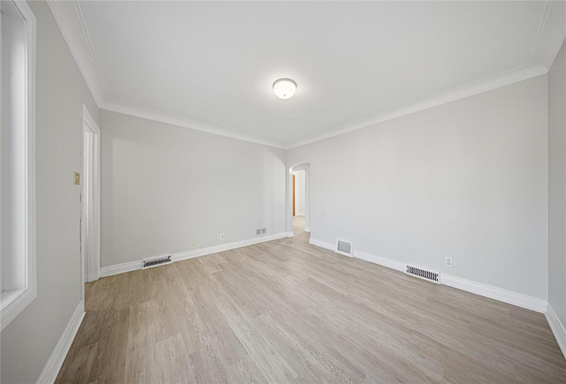 966 Minto, 4 Bedrooms Bedrooms, 11 Rooms Rooms,1 BathroomBathrooms,Residential,For Sale,Minto