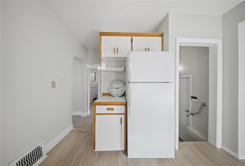 966 Minto, 4 Bedrooms Bedrooms, 11 Rooms Rooms,1 BathroomBathrooms,Residential,For Sale,Minto