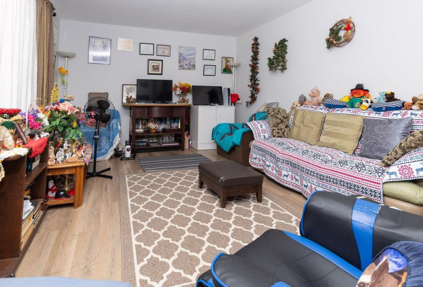 700 Maryland, 5 Bedrooms Bedrooms, 11 Rooms Rooms,2 BathroomsBathrooms,Residential,For Sale,Maryland