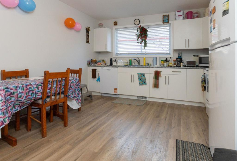 700 Maryland, 5 Bedrooms Bedrooms, 11 Rooms Rooms,2 BathroomsBathrooms,Residential,For Sale,Maryland