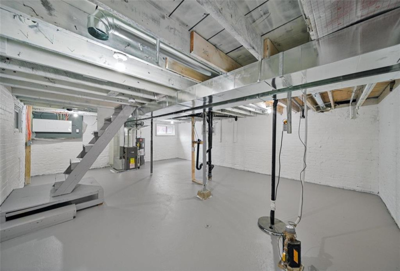 576 Kylemore, 3 Bedrooms Bedrooms, 7 Rooms Rooms,1 BathroomBathrooms,Residential,For Sale,Kylemore