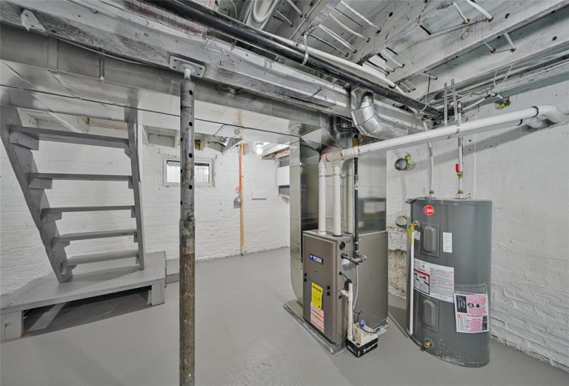 576 Kylemore, 3 Bedrooms Bedrooms, 7 Rooms Rooms,1 BathroomBathrooms,Residential,For Sale,Kylemore