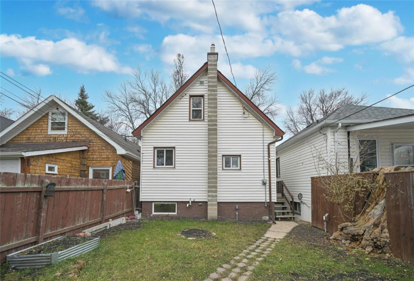 576 Kylemore, 3 Bedrooms Bedrooms, 7 Rooms Rooms,1 BathroomBathrooms,Residential,For Sale,Kylemore