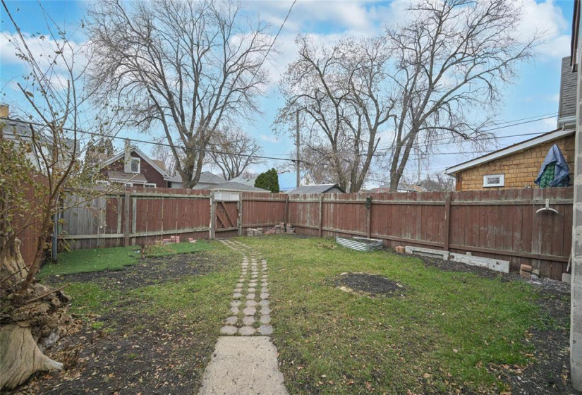 576 Kylemore, 3 Bedrooms Bedrooms, 7 Rooms Rooms,1 BathroomBathrooms,Residential,For Sale,Kylemore