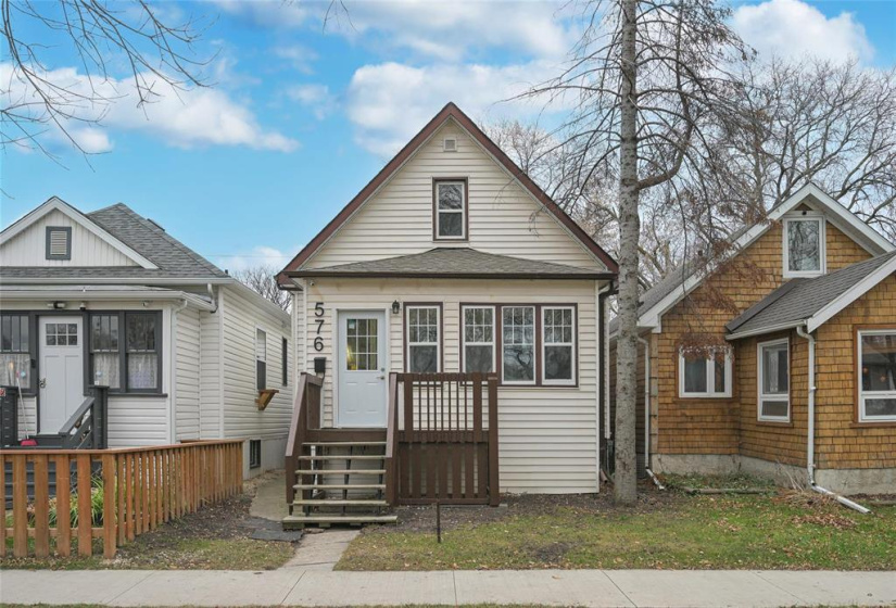 576 Kylemore, 3 Bedrooms Bedrooms, 7 Rooms Rooms,1 BathroomBathrooms,Residential,For Sale,Kylemore