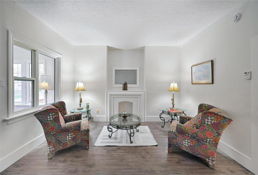 576 Kylemore, 3 Bedrooms Bedrooms, 7 Rooms Rooms,1 BathroomBathrooms,Residential,For Sale,Kylemore