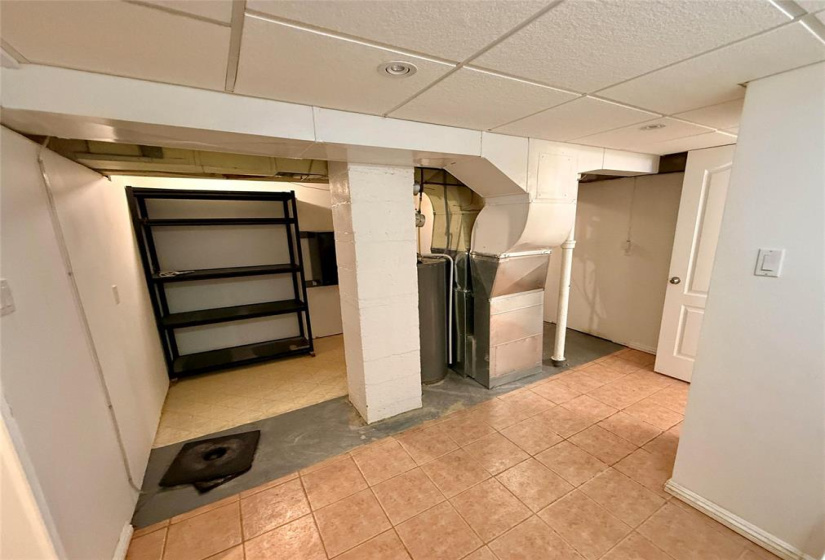 1247 Redwood, 2 Bedrooms Bedrooms, 9 Rooms Rooms,1 BathroomBathrooms,Residential,For Sale,Redwood