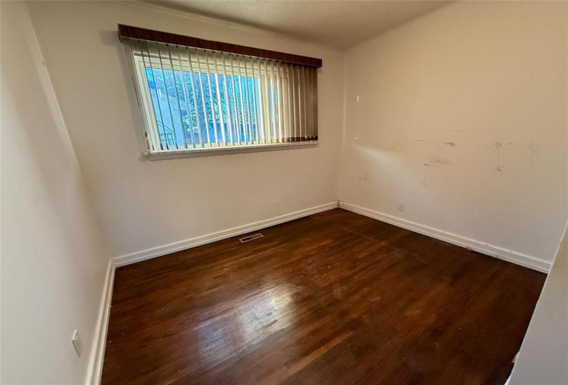 1247 Redwood, 2 Bedrooms Bedrooms, 9 Rooms Rooms,1 BathroomBathrooms,Residential,For Sale,Redwood