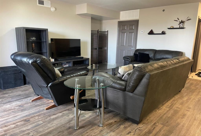 6940 Henderson, 1 Bedroom Bedrooms, 7 Rooms Rooms,1 BathroomBathrooms,Condominium,For Sale,Henderson